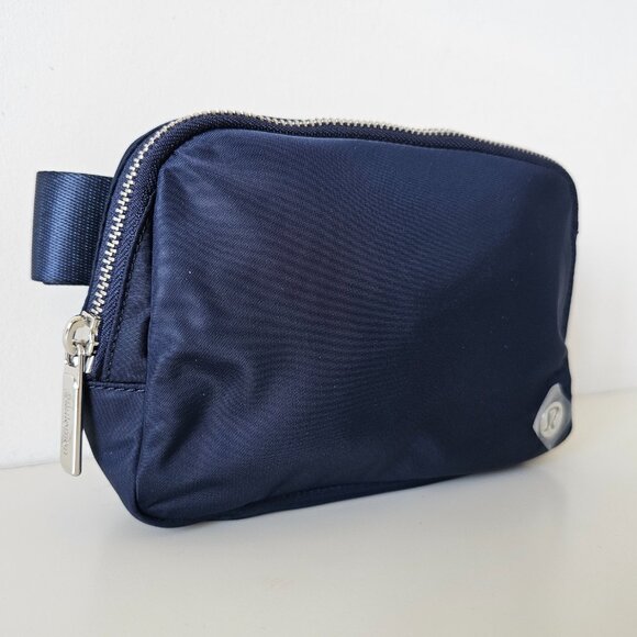 NWT LULULEMON Everywhere Belt Bag Metal Hardware 1L TRNV/SLVR Blue Silver - Picture 3 of 13